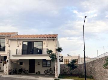 Casa de 3 habitaciones, León · Casa en Venta en Lombardia Residencial con 3 Recamaras