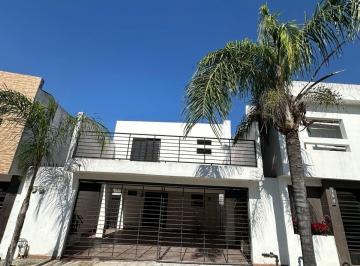 Casa · 147m² · 3 Recámaras · 2 Estacionamientos · Casa - Hacienda Santa Lucia