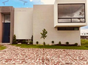 Casa · 281m² · 3 Recámaras · 3 Estacionamientos · Renta Casa en La Campiña del Bosque