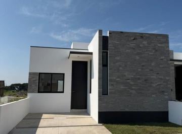 Casa de 2 habitaciones, Villa de Alvarez · Casa en Venta Nueva Fracc Ciudad Natura en Villa de Álvarez Col. Una Planta 2 Rec. 2 Baños Completos