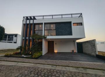 Casa · 411m² · 4 Recámaras · 2 Estacionamientos · Casa en Venta en Parque Jalisco