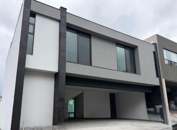 Casa de 3 habitaciones, Monterrey · Casa en Venta en Monterrey Zona Carretera Nacional Mitica Residencial