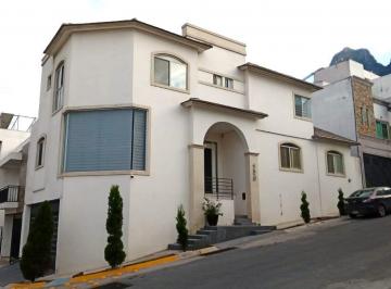 Casa de 3 habitaciones, Monterrey · Casa en Venta - Cumbres Elite (Priv. del Bosque)