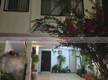 Casa · 159m² · 3 Recámaras · 1 Estacionamiento · Casa en Venta en Jardines del Canada