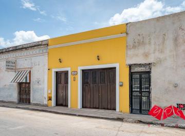 Casa de 3 habitaciones, Mérida · Vida en El Centro Sin Complicaciones: Casa Lista Para Habitar con Alberca y Garaje en La Ermita