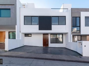 Casa de 3 habitaciones, Querétaro · Casa 3 Recam, 4.5 Baños, Area de Tv, Roof, Amenidades, Milenio III Queretaro, A5 Min de Los Arcos