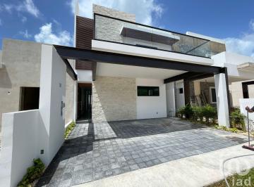 Casa · 251m² · 4 Recámaras · 3 Estacionamientos · Casa Nueva en Río Residencial Cancún