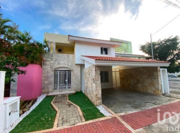 Casa · 283m² · 3 Recámaras · 2 Estacionamientos · Casa en Venta en Monterreal, Mérida, Yucatán.