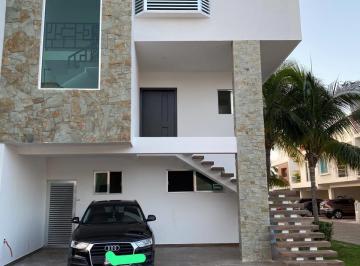 Casa · 254m² · 3 Recámaras · 2 Estacionamientos · Casa en Venta, Villa Aurora Cancun