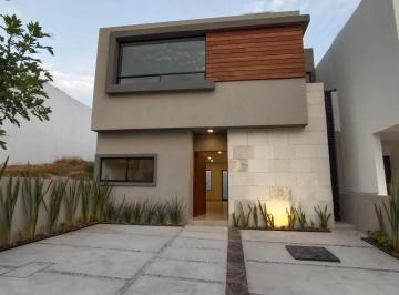 Casa en condominio · 170m² · 4 Recámaras · 2 Estacionamientos · Casa en Venta en El Condado con 4 Recamaras y Amplio Jardin