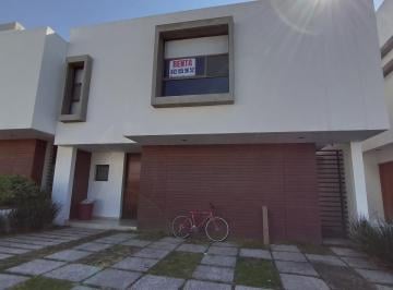 Casa en condominio · 240m² · 3 Estacionamientos · Casa en Venta en Cañadasdel Lago con 3 Recamaras, Sala de Tv y Cuarto de Servicio