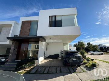 Casa · 415m² · 3 Recámaras · 2 Estacionamientos · Casa en Venta Al Norponiente de Aguascalientes - Ruscello