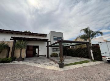 Casa · 555m² · Venta de Casa en Fracc. Los Alcatraces, Zavaleta, Puebla. $13,500,000