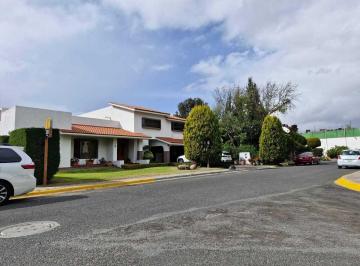 0dbea1733b8c6d78421529e3698c67281b7abf24c2cac650953f1d7b650a2280 · Casa en Venta en El Club Campestre de Golf