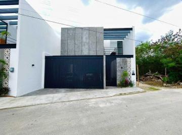 Casa · 277m² · 3 Recámaras · 2 Estacionamientos · Casa Equipada en Venta 3 Recamaras 3.5 Baños Alberca en Dzitya Entrega Inmediata