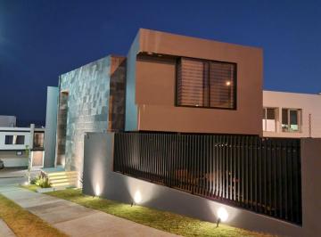 Casa de 3 habitaciones, León · Casa en Venta en Zanda Residencial de 3 Pisos con 3 Recamaras, 3 Baños
