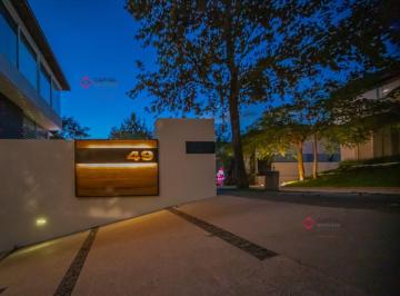 4ea47836ab0f3ab8585ff3d80dd19f3b5ff6855db7b0adfe4eb536ac08cfd1af · Hermosa Casa de Lujo en Venta en Bosque de Los Lagos con Alberca y Elevador