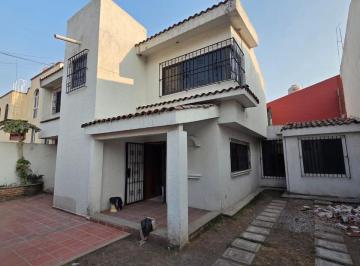 Casa · 82m² · 4 Recámaras · 2 Estacionamientos · Casa en Lomas de Cortes