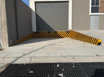Bodega comercial de 6 habitaciones, León · Bodega en Venta en Arco Sur Parque Empresarial con 3000 m² 6 Oficinas 13 Baños 2 Pisos