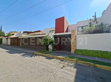 Casa · 368m² · 3 Recámaras · 3 Estacionamientos · Casa en Venta, La Concepción Zavaleta