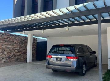 Casa de 4 habitaciones, León · Casa en Venta en Cañada del Refugio Sur con 4 Recamaras 5 Baños 2 Estacionamientos