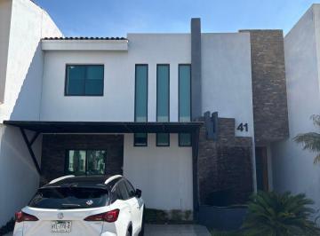 Casa de 3 habitaciones, Zapopan · Casa Venta en Solares