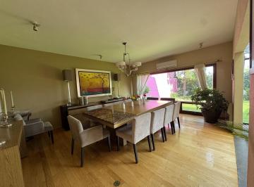 Casa · 580m² · 3 Recámaras · 4 Estacionamientos · Casa en Venta en Lomas de Las Palmas Huixquilucan
