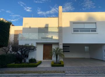 Casa · 435m² · 3 Recámaras · 2 Estacionamientos · Casa en Venta Lomas de Angelópolis II