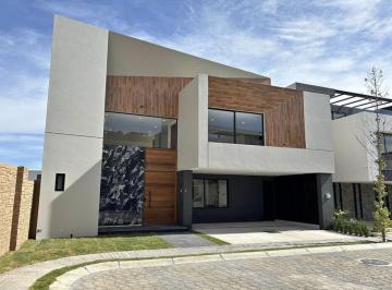 Casa · 352m² · 4 Recámaras · 2 Estacionamientos · Casa en Venta y Renta en Parque Monaco Lomas de Angelopolis