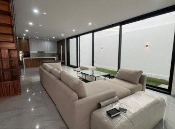 Casa de 4 habitaciones, Aguascalientes · Casa de 200 m² con Roof y 4 Recámaras en Venta, Arroyo El Molino