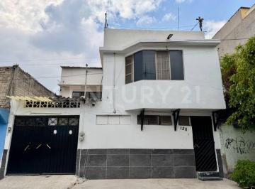 Casa · 262m² · 5 Recámaras · 1 Estacionamiento · Venta de Casa en Ampliación La Perla Reforma, Nezahualcóyotl, Edo. México