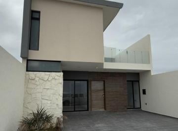 Casa · 172m² · 3 Recámaras · 2 Estacionamientos · Casa con Alberca en Venta en Lomas del Mediterráneo