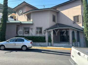 Casa · 420m² · 3 Recámaras · 4 Estacionamientos · Casa en Venta en San Jemo, Monterrey N. L.
