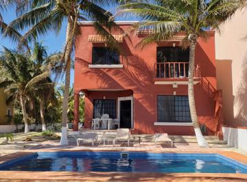 Casa · 1200m² · 3 Recámaras · 2 Estacionamientos · Beachfront House For Sale - Puerto Morelos