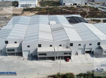 Bodega comercial · 976m² · 4 Estacionamientos · Bodega en Renta Zona Santa Catarina