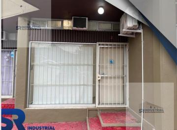 Local comercial · 50m² · 3 Estacionamientos · Local en Renta en Monterrey