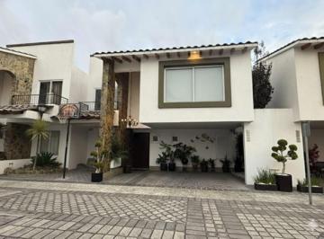Casa en condominio · 301m² · 3 Recámaras · 3 Estacionamientos · Venta de Casa en Residencial Vitalia en San Francisco San Mateo Atenco