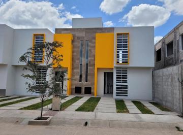 Casa · 112m² · 3 Recámaras · 2 Estacionamientos · Casa Moz3 en Venta Carradas Villas de Sa José