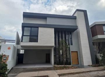Casa · 323m² · 3 Recámaras · 2 Estacionamientos · Casa B48 en Venta Club de Golf La Loma