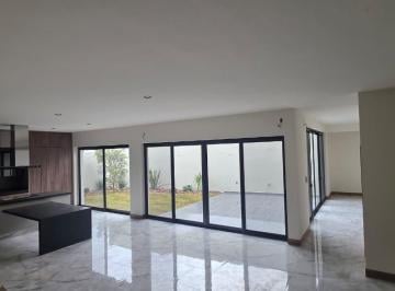 Casa · 323m² · 3 Recámaras · 2 Estacionamientos · Casa B48 en Venta Club de Golf La Loma