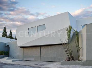 Casa · 479m² · 3 Recámaras · 3 Estacionamientos · Casa en Venta en Colonia Fuentes del Santuario en Chihuahua, Chih.