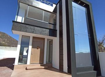 Casa de 4 habitaciones, San Juan del Río · Injcreible Casa de 4 Recamaras con Roof Garden 360 m² Terreno