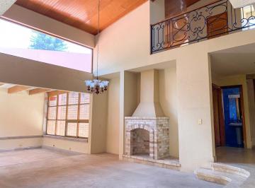 Casa · 450m² · 3 Recámaras · 4 Estacionamientos · En Venta Casa en Loma Dorada