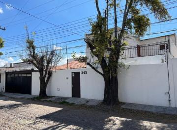 Casa de 4 habitaciones, Querétaro · Agradable Casa Remodelada en Jurica con Estudio Independiente