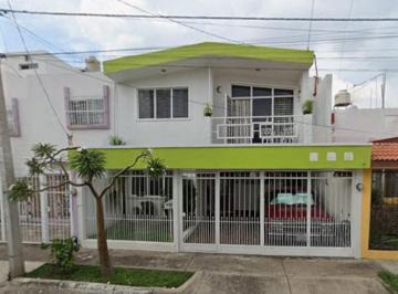Casa de 6 habitaciones, Guadalajara · Venta de Casa en Guadalajara, Jalisco.