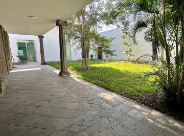 Casa · 419m² · 5 Recámaras · 3 Estacionamientos · Casa en Jardines del Bosque, Cerca de Arcos del Milenio y Expo Guadalajara