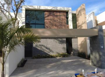 Casa · 160m² · 2 Estacionamientos · Residencia en Venta Modelo Praga