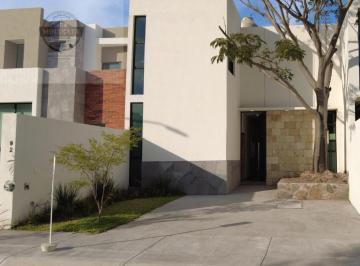 Casa · 130m² · 3 Recámaras · 2 Estacionamientos · Residencia Modelo Paris, El Pedregal