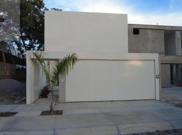 Casa · 175m² · 4 Recámaras · 2 Estacionamientos · Residencia Modelo México, El Pedregal