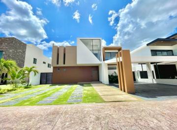 Casa · 721m² · 4 Recámaras · 4 Estacionamientos · Lagos del Sol Casa en Venta